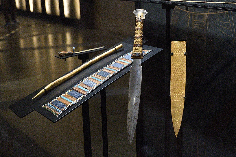 60 MAK_7175.jpg - Il suo pugnale.